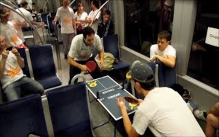 Table Tennis meets Tube – Tischtennis-Turnier in Münchner U-Bahn